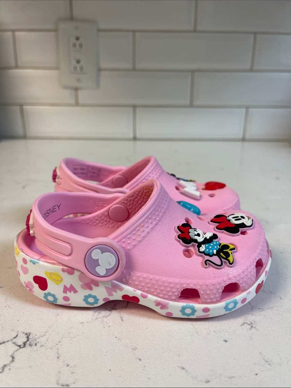 Crocs Kids' x Disney Minnie Mouse Classic Clogs Size 6 Style # 210894 - Picture 12 of 17